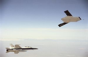 drone X-45 und F-18